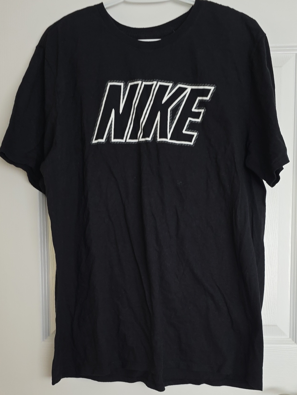 Nike Men’s Black T-Shirt with White Outline Logo - Picture 1 of 4